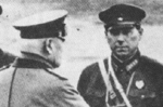 Tukachevski en una visita a Alemania saludado por Hindenburg.