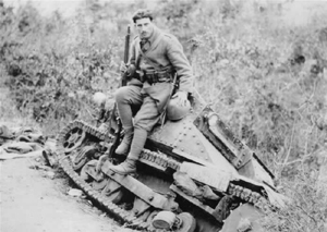 soldado griego sobre una tanqueta italiana L3/33 soldado griego sobre una tanqueta italiana L3/33