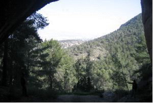 desde el interior de la cueva donbde se refugiaba el Barbudo