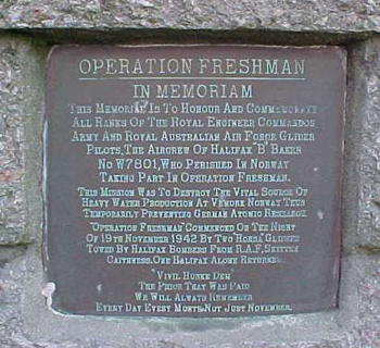 Placa conmemorativa a los comandos de Freshman en Noruega