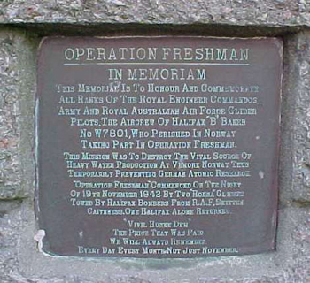 Placa conmemorativa a los comandos de Freshman en Noruega