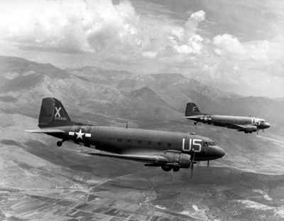 Dos Dakota fotografiados el 15 de agosto de 1944 mientras participaban en la Operación Dragón - Imagen de dominio público