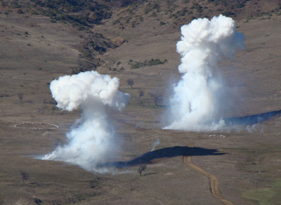 Disparos de humo de la artillera - fuente: ejrcito griego