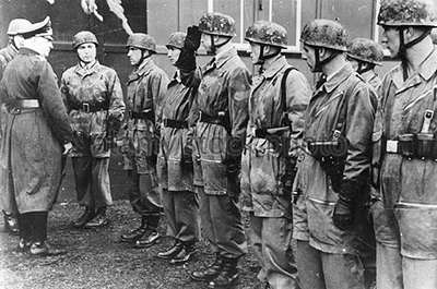 Estudiantes de la escuela de paracaidismo en 1940. Imagen de dominio pblico