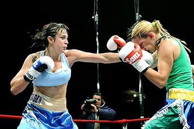 Combate de boxeo: Chris Namus vs Leticia Rojo en el Palacio Pearoil de Montevideo - Fotografa de Nicols Celaya - CC BY 2.0