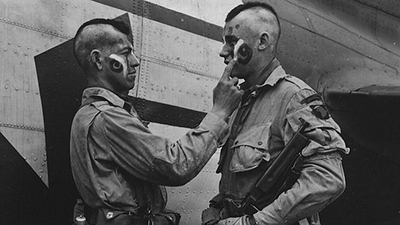 Paracaidistas de la 101 divisin estadounidense poco antes del da D - imagen de dominio pblico