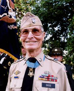 Desmond T. Doss en un acto de homenaje.