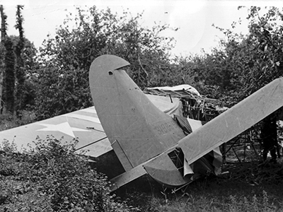 Planeador destruido en el aterrizaje