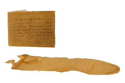 Preservativo de 1813 en la universidad de Lund. Se considera el más antiguo que se conserva. Aunque recientemente se ha encontrado uno dentro de un antiguo tratado de medicina en la universidad de Salamanca que podría ser también de esa época.