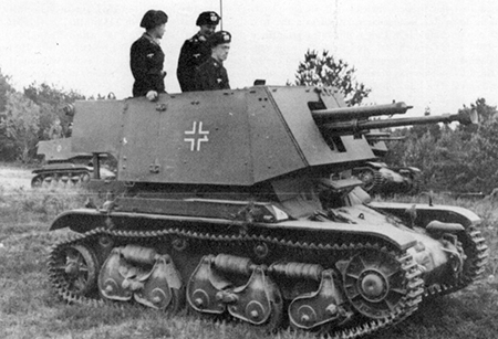 Un PzJg R35 durante un ejercicio de entrenamiento, posiblemente en Francia.