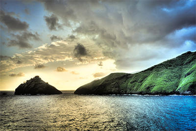 La isla del observador. La fotografa corresponde a Nuva Hiva en las islas marquesas y se utiliza como referencia visual. Uso gratuito, licencia de pixabay