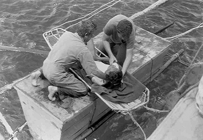 Rescate de un marinero en el mar. Imagen de dominio pblico