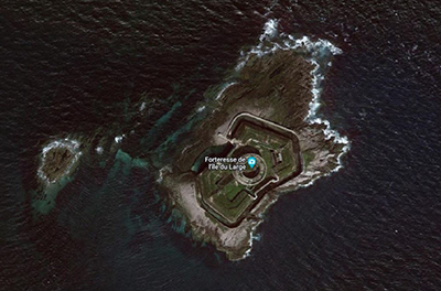 Fotografa area de la isla du Large para la planificacin de la misin. Imagen de Google 2023 Maxar Technologies.