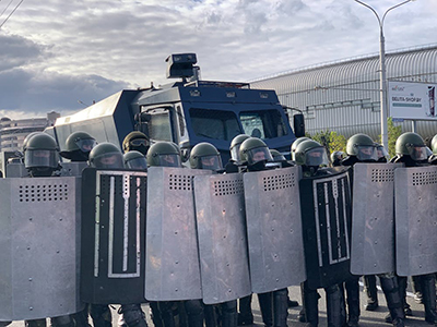 Escudos policiales. Foto de Egor Kunovsky de libre disposicin en Pexels.