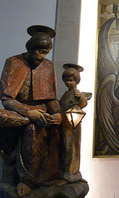 Escultura del Apstol quitndose la espina, que se encuentra en la Capella del Peu del Romeu (Pere Lpez, CC BY-SA 3.0, via Wikimedia Commons)