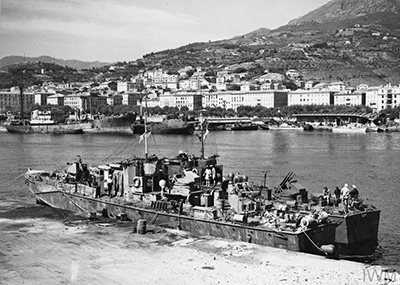 patrulleras italianas en el puerto de Crcega. Imagen de dominio pblico.