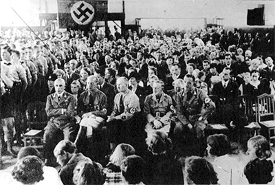 Reunin de simpatizantes nazis en Sudamrica. Imagen de dominio pblico