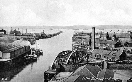 Autor desconocido (circa 1900). <i>Leith harbour and pier</i>. Visto en leithlocalhistorysociety.org.uk