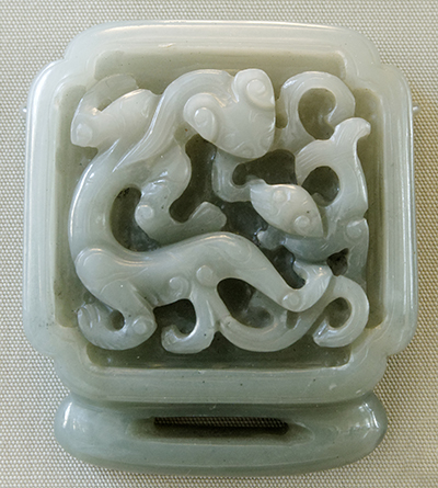 Fotograf�a de Marie-Lan Nguyen (2011). Belt buckle with a dragon and its young. Licencia Dominio P�blico.