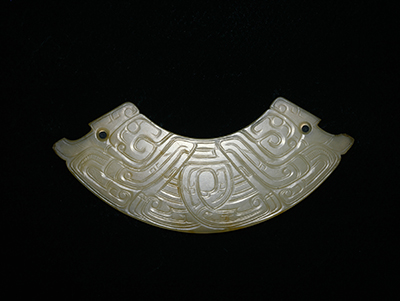 Fotograf�a de autor desconocido (1950). Arc shaped pendant. Instituto de arte de Chicago. Licencia CC Dominio P�blico.