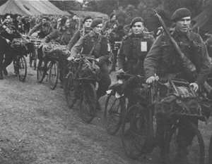 Comandos con bicicletas plegables en Normanda