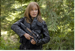 Teyla con un P90, las chicas son guerreras