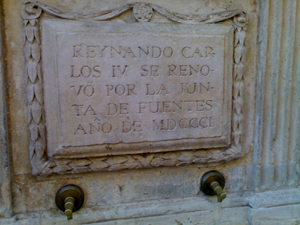 Fuente cercana la antiguo ayuntamiento que hace referencia a la junta