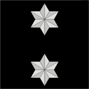 Teniente: dos estrellas de plata de seis puntas Tienen a sus órdenes el mando de una centuria o escuadron, aproximadamente cien infantes más mandos asociados. Cada centuria está compuesta de tres decurias. 