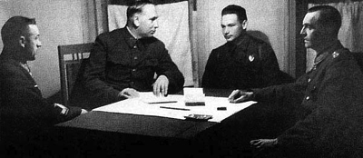Vronov (segundo empezando por la izquierda) en los interrogatorios a Von Paulus tras la rendicin del 6 ejrcito en Stalingrado