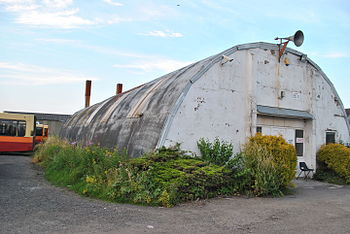 Un barracn Romney an en uso en la base de la RAF de Tholthorpe - Imagen CC-BY de Chris Huff