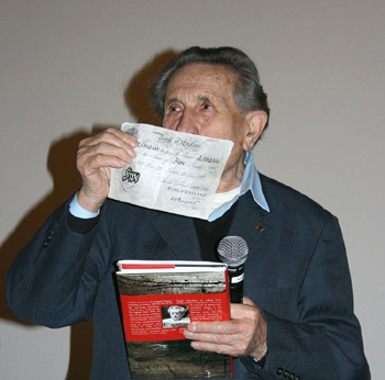 Adolf Burger, uno de los supervivientes de la Operacin Bernhard y autor de varios libros dando a conocer la operacin