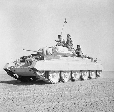 Carro crusader en el desierto. Imagen de dominio pblico cortesa del Imperial War Museum, E176161.