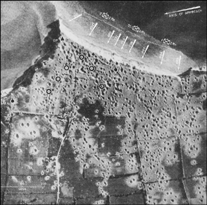 Imagen area del rea de Pointe du Hoc con las zonas de desembarco y las posiciones artilleras sealizadas. Pulsa para ampliar